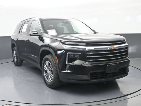 Used 2024 Chevrolet Traverse LT FWD image 9
