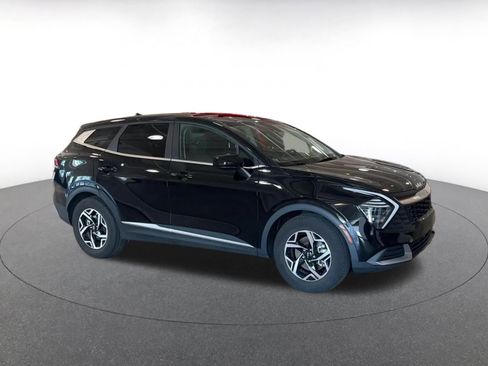 Used 2025 Kia Sportage LX image 2