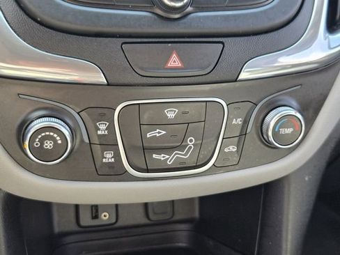 Used 2018 Chevrolet Equinox LS image 22