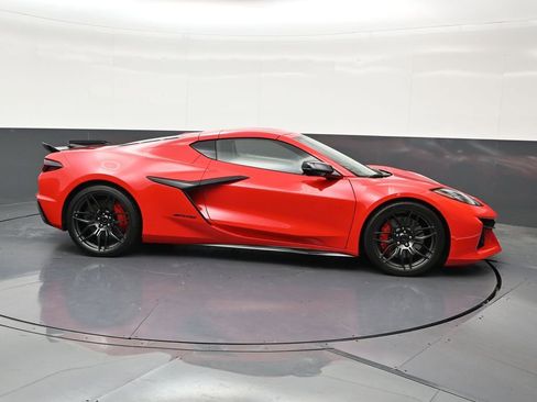 Used 2024 Chevrolet Corvette Z06 w/ Stealth Interior Trim Package RWD image 7