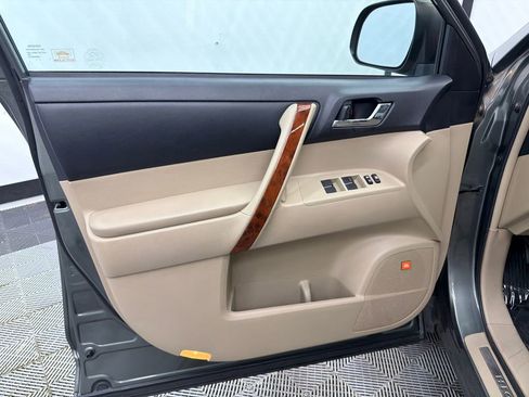 Used 2013 Toyota Highlander Limited image 11