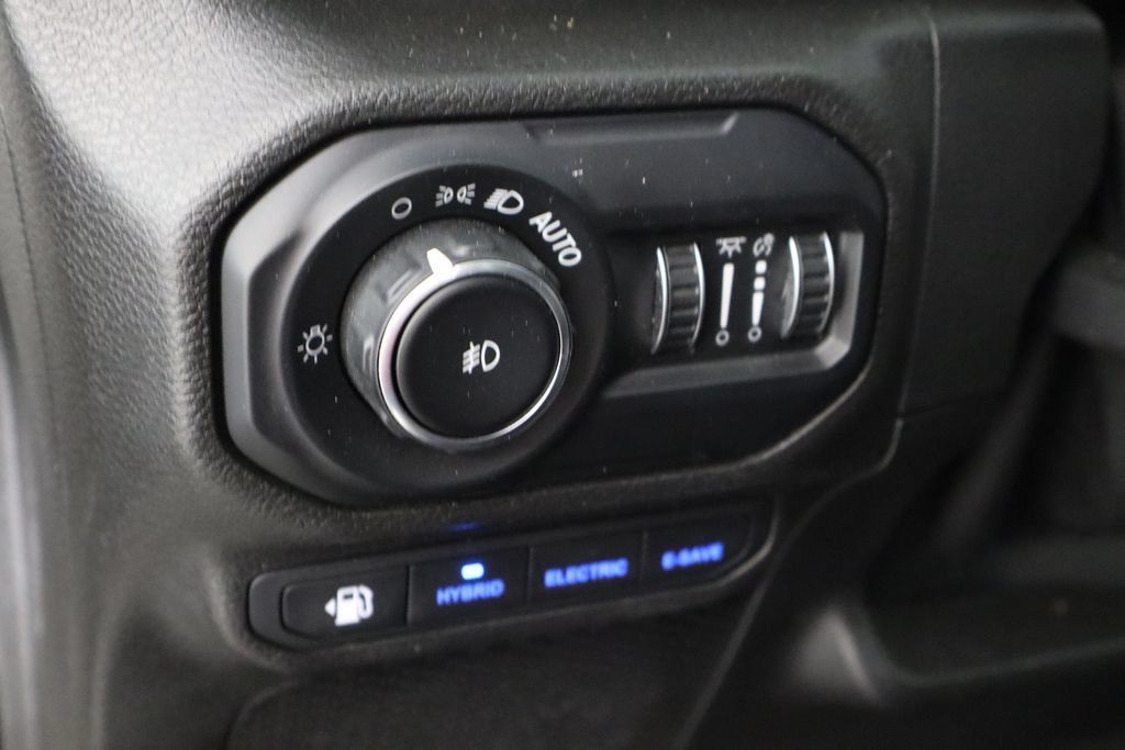 Used 2021 Jeep Wrangler Unlimited Rubicon 4xe AWD/4WD image 23