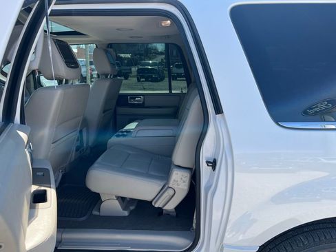 Used 2011 Lincoln Navigator L 4WD image 17