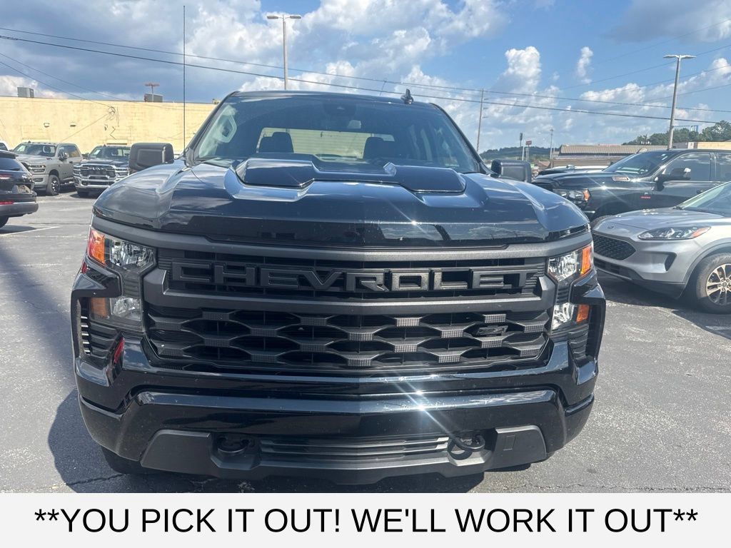 Used 2024 Chevrolet Silverado 1500 Custom Trail Boss w/ Midnight Edition AWD/4WD image 5