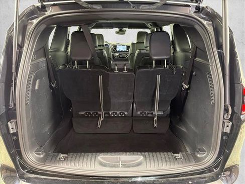 Used 2025 Chrysler Pacifica Select FWD image 17