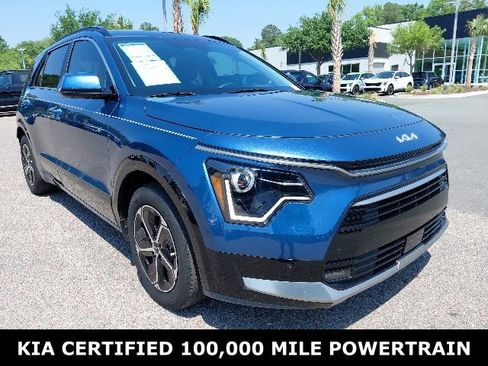 Certified 2025 Kia Niro FWD image 3