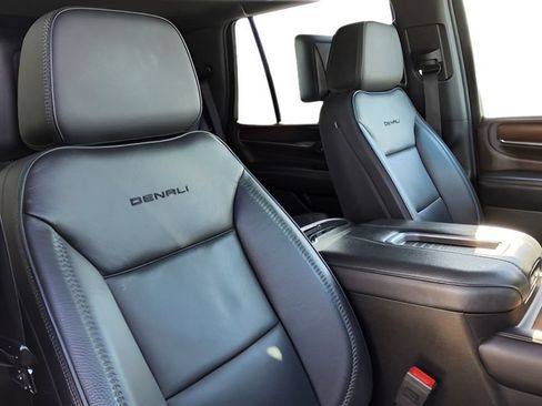Used 2021 GMC Yukon Denali w/ Denali Premium Package AWD/4WD image 45