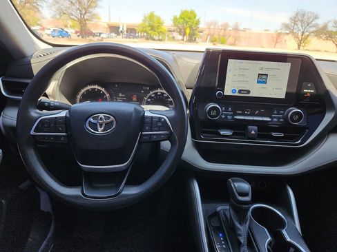 Used 2023 Toyota Highlander L image 6