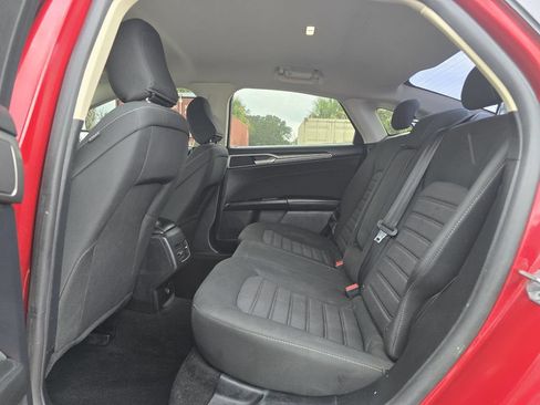Used 2020 Ford Fusion SE FWD image 14