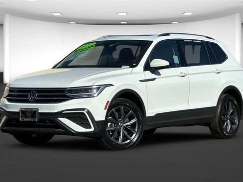 Used 2022 Volkswagen Tiguan SE image 2