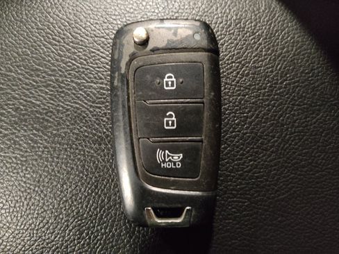 Used 2020 Hyundai Venue SEL FWD image 32