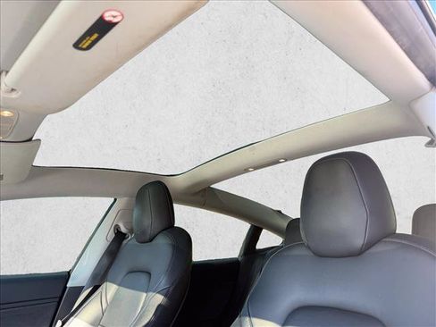 Used 2018 Tesla Model 3 Long Range RWD image 15