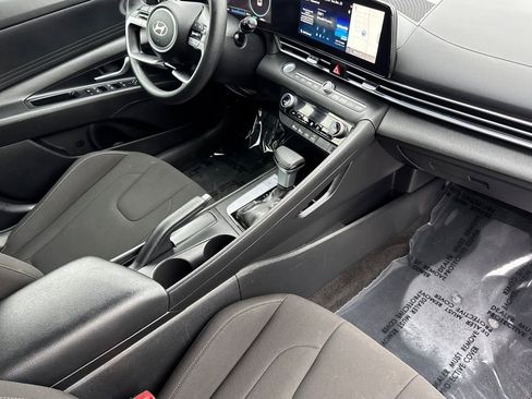 Certified 2024 Hyundai Elantra SEL image 12