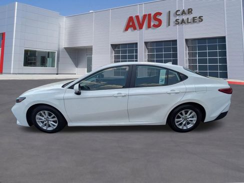 Used 2025 Toyota Camry LE FWD image 10