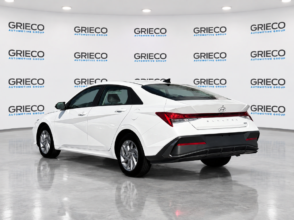 Used 2023 Hyundai Elantra Blue FWD image 2