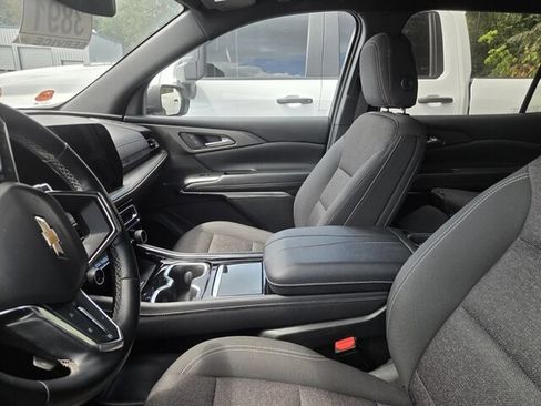 Used 2024 Chevrolet Traverse LT FWD image 4