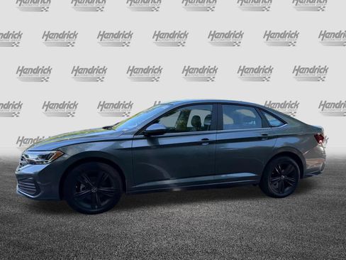 Used 2024 Volkswagen Jetta SE w/ Panoramic Sunroof Package image 9