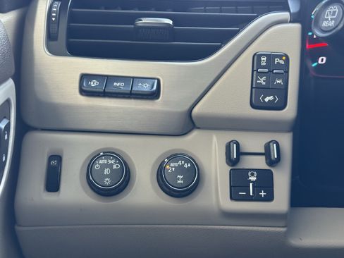 Used 2018 GMC Yukon Denali w/ Denali Ultimate Package AWD/4WD image 32