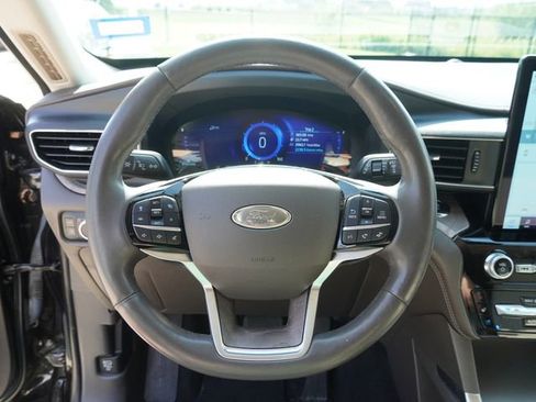 Used 2023 Ford Explorer Platinum w/ Technology Package AWD/4WD image 25