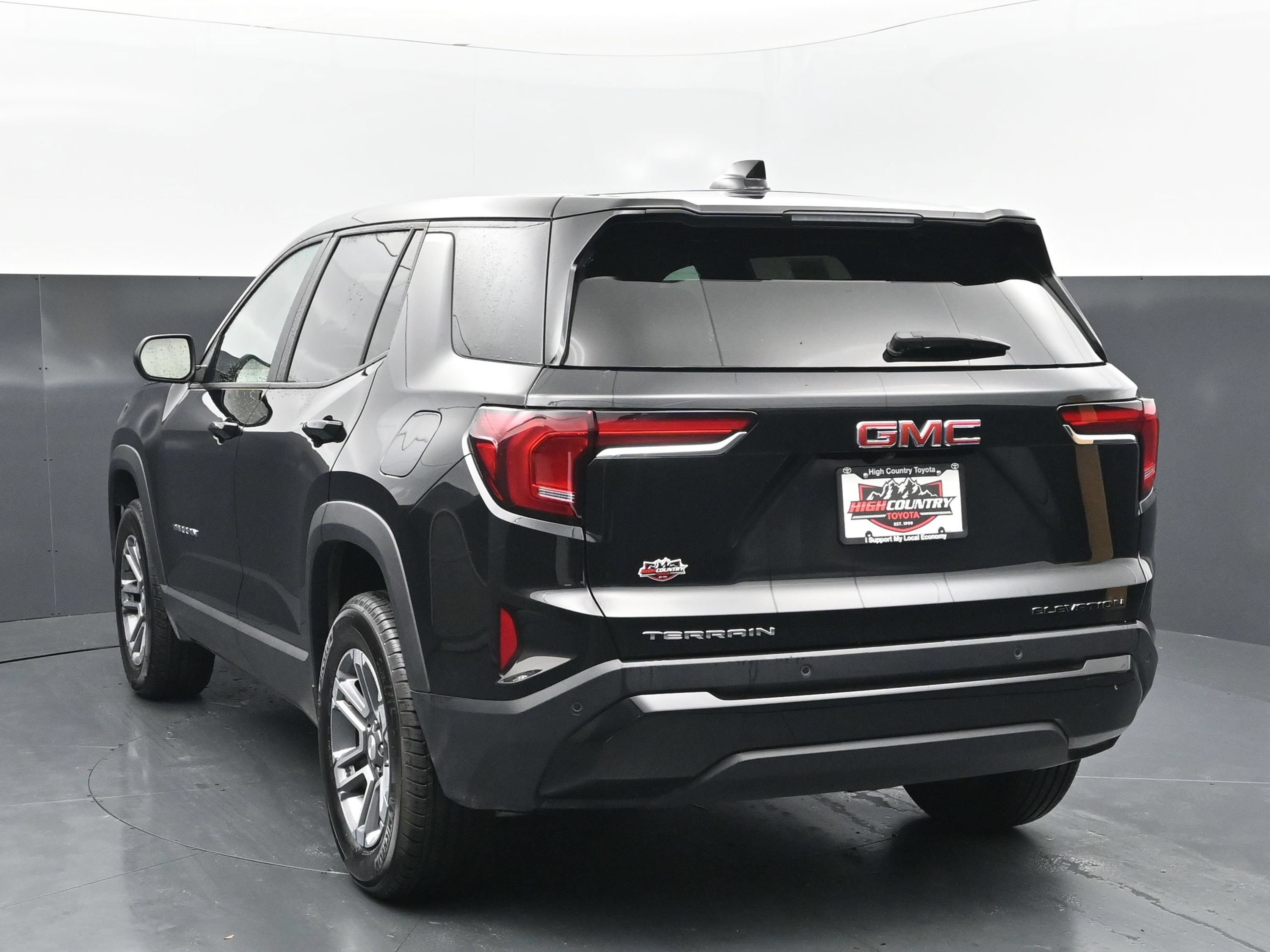 Used 2026 GMC Terrain Elevation FWD image 4