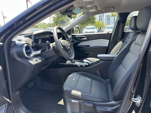 Used 2026 Chevrolet Trax LT FWD image 16