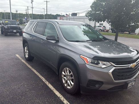 Used 2021 Chevrolet Traverse LS AWD/4WD image 3