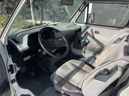 Used 1990 Volkswagen Vanagon GL image 9