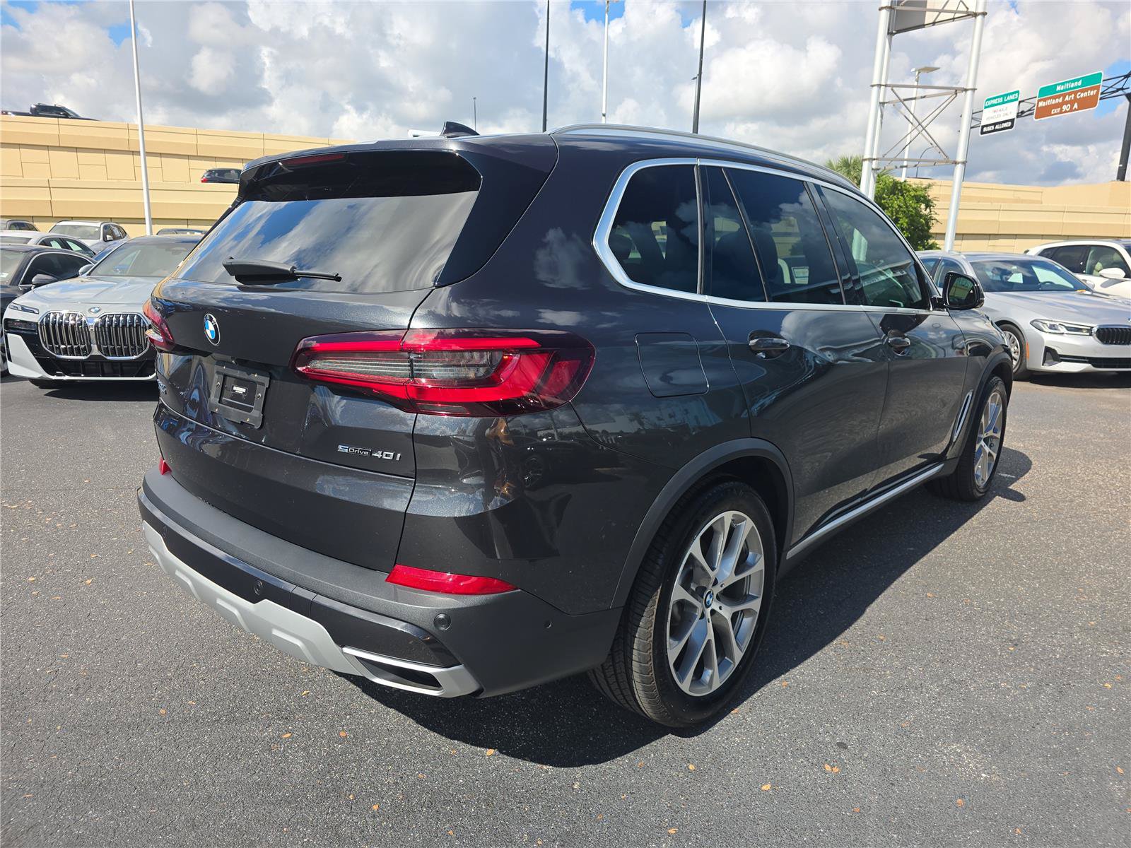 Used 2021 BMW X5 sDrive40i w/ Premium Package RWD image 3