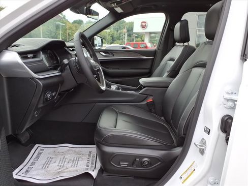 New 2025 Jeep Grand Cherokee Limited image 10