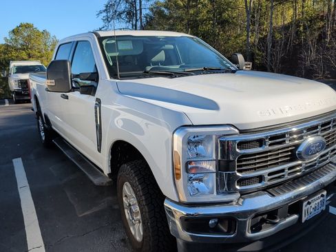 Used 2024 Ford F250 XLT image 2
