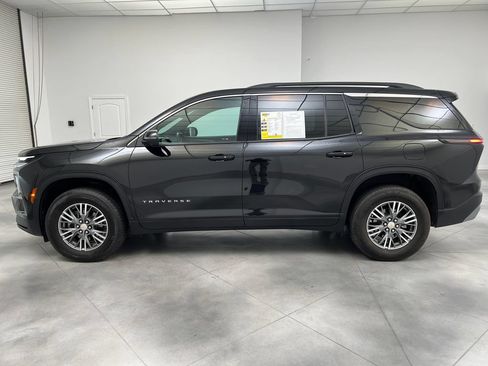 Used 2024 Chevrolet Traverse LT FWD image 5
