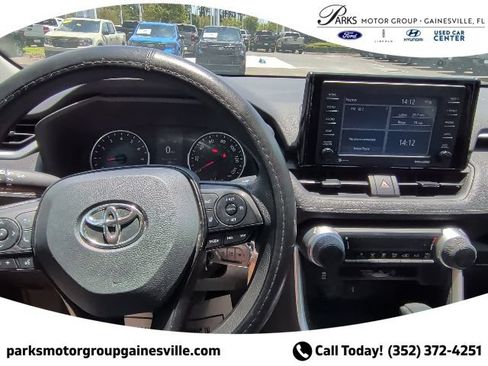 Used 2021 Toyota RAV4 LE FWD image 19