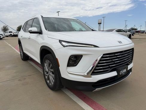 Used 2025 Buick Enclave Preferred image 1