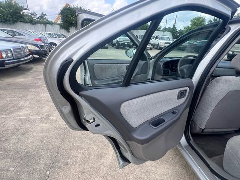 Used 2001 Nissan Altima GXE image 22