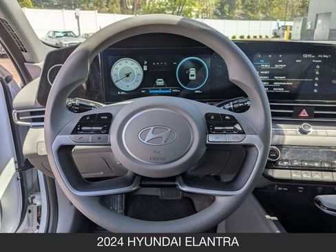 Used 2024 Hyundai Elantra SEL FWD image 17