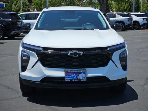 New 2026 Chevrolet Trax LT w/ Driver Confidence Package FWD image 2