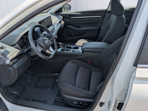 Used 2023 Nissan Altima 2.5 SV w/ SV Premium Package FWD image 14