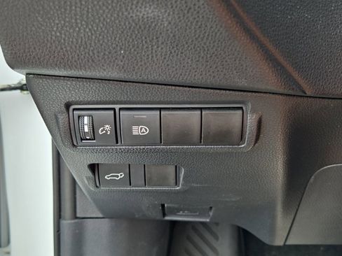 Used 2025 Toyota Corolla Cross XLE w/ Convenience Package FWD image 22