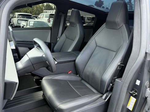Used 2024 Tesla Cybertruck AWD Crew Cab image 7