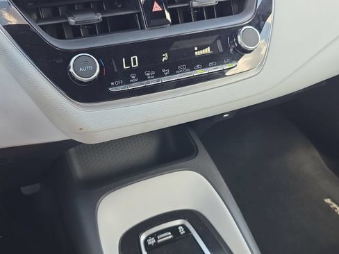 Used 2026 Toyota Corolla SE FWD image 21