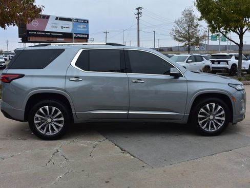 Used 2023 Chevrolet Traverse Premier image 4