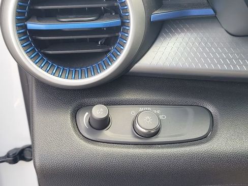 Used 2025 Chevrolet Trax LS image 23