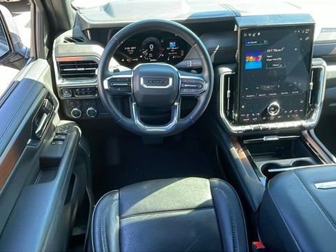 Used 2025 GMC Yukon XL Denali AWD/4WD image 14