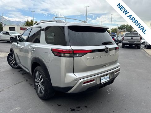 Used 2022 Nissan Pathfinder Platinum AWD/4WD image 5