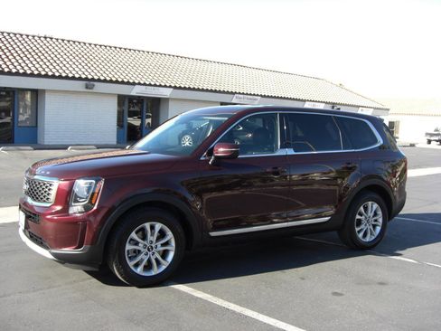 Used 2020 Kia Telluride LX image 3