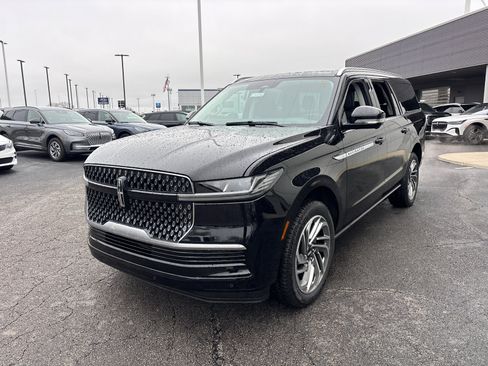 New 2026 Lincoln Navigator L Reserve AWD/4WD image 3