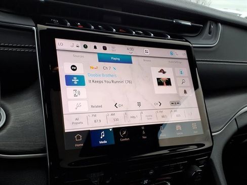 Used 2023 Jeep Grand Cherokee L Limited w/ Black Appearance Package image 11