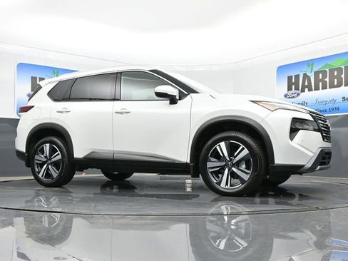 Used 2024 Nissan Rogue SL image 25