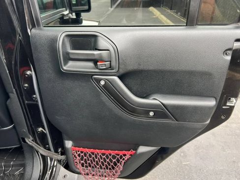 Used 2018 Jeep Wrangler Unlimited Rubicon AWD/4WD image 10