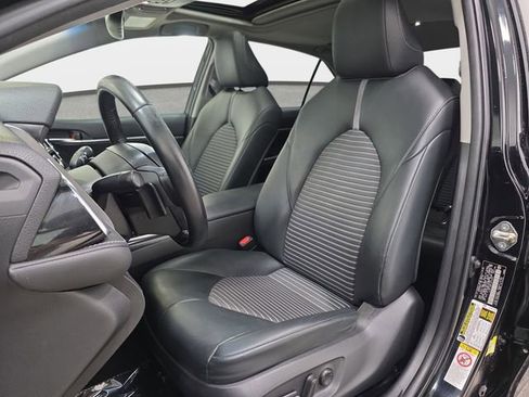 Used 2018 Toyota Camry SE w/ Moonroof Package FWD image 14